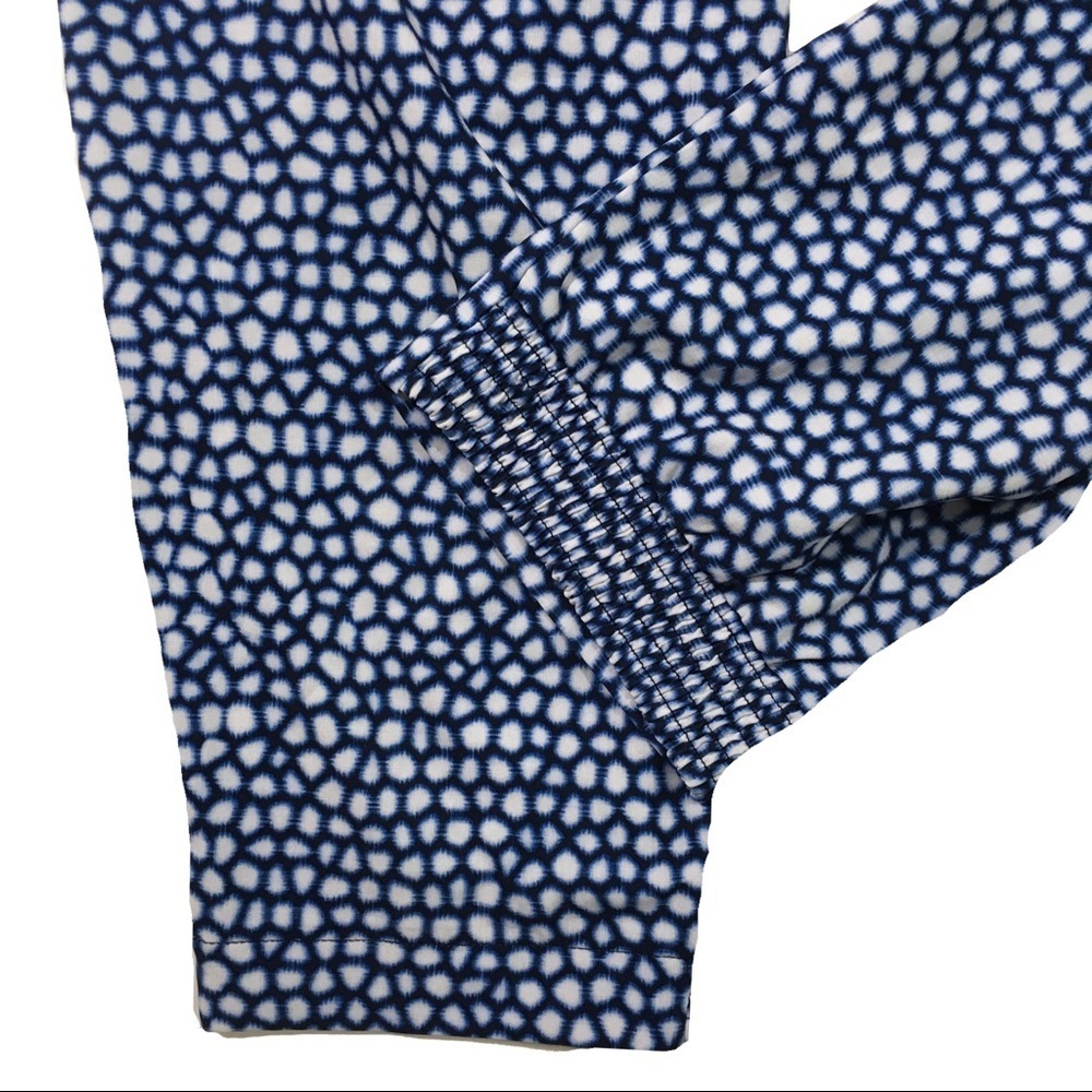 GapFit Elastic Waist Joggers | Silky Capri Pant - Picture 4 of 7